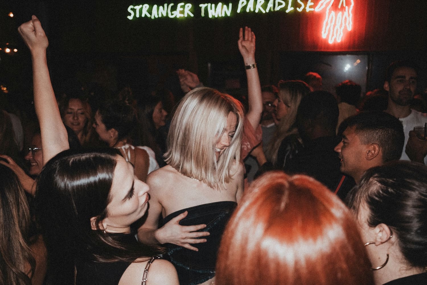 Las mejores discotecas en Alcudia: Banana Club, Menta Disco, Goodfellas y más. Dónde están, qué música suena y cómo es la noche.